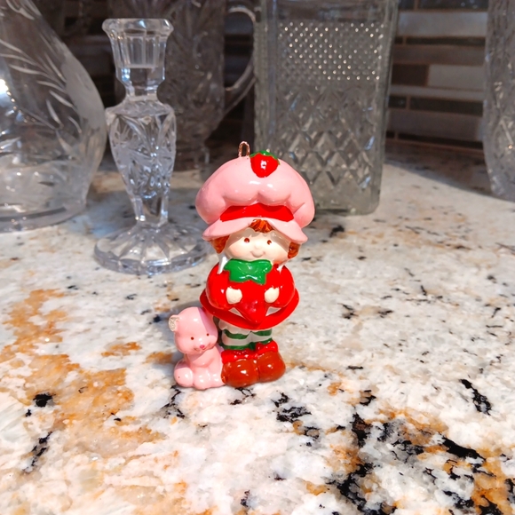 1984 VINTAGE STRAWBERY SHORTCAKE ORNAMENT By AGC - Picture 1 of 8